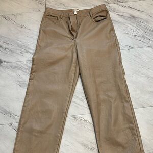 Aritzia Melina pants on khaki size 4